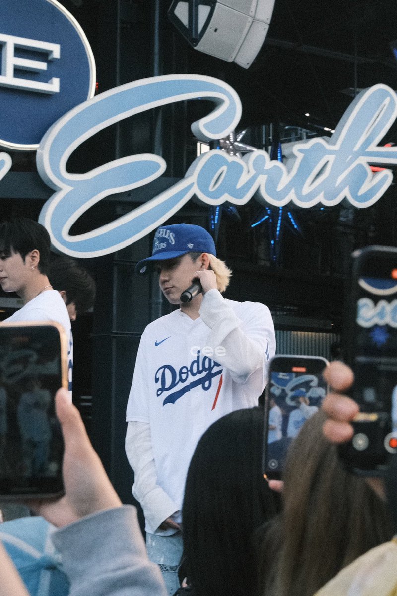 jiskatetsu's tweet photo. Treasure x LA Dodgers

Skies ~  Hyunsuk is so cool!

#TREASURE #트레저 @treasuremembers
#최현석 #CHOIHYUNSUK

📸 IG chrissstiaan https://t.co/i0JjXneerp