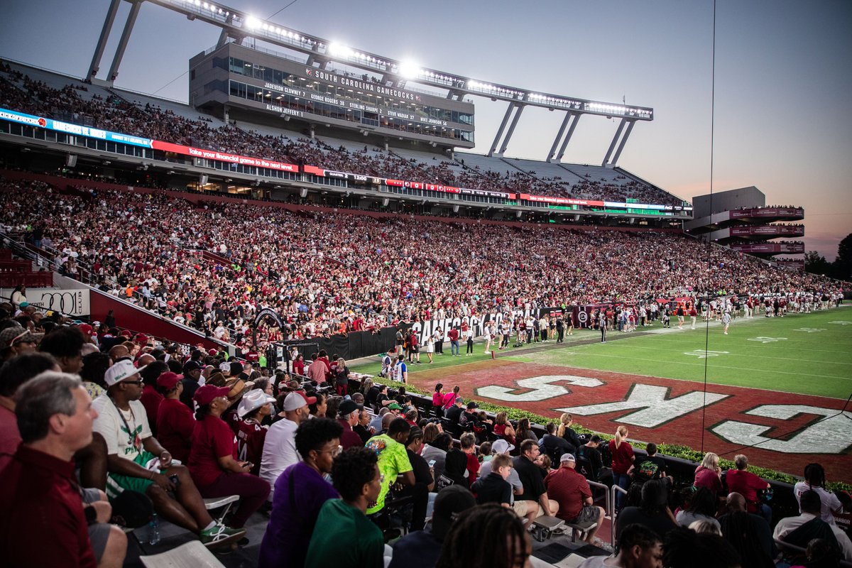 GamecockFB's tweet image. No one does it like Gamecock Nation 🗣️
