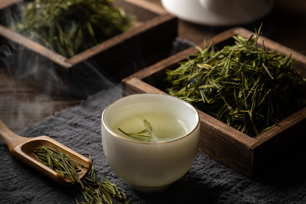 IPRinCN's tweet photo. 🌿Jing'an White Tea, produced in Jing'an city, #Jiangxi province, is as delicate as feathers and crystal-clear in color. It offers a refreshing and mellow taste with a lingering sweetness.
✅Listed as a #protectedgeographicalindication product in June 2012.
Sip the taste of #spring in every cup. 🍵#GIProductsinSpring #PGI #ChinaGIProduct