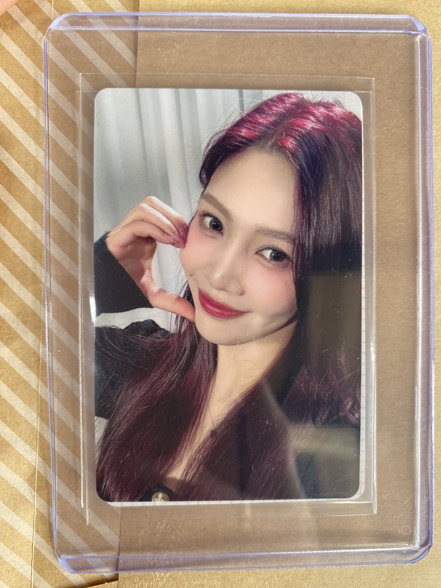 1004jhs's tweet photo. Red Velvet レドベル ムビチケ 特典 トレカ　交換　

【譲】　ジョイ

【求】　アイリーン

郵送にて交換希望です。
交換可能な方いらっしゃいましたらお気軽にお声掛けください！ https://t.co/JHNXzJcwmB