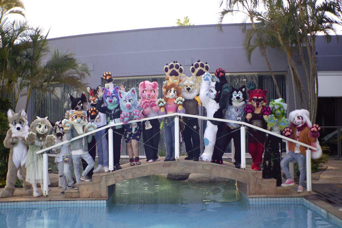 Furdu family photo!!
📸 contraband_kitty on insta