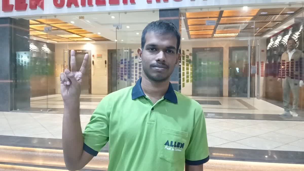 ETVBharatRJ's tweet photo. कोटा स��� कोचिंग कर रहे ओम प्रकाश बेहरा ने रचा इतिहास, जेईई मेन में हासिल किए परफेक्ट 300 अंक, बने ऑल इंडिया टॉपर https://t.co/HDPekF6A9e
#jeemains2025 #JEEMainsResult2025 #JEEresult #JEEmaintopper #omprakashbehera https://t.co/kvMI70oRFw