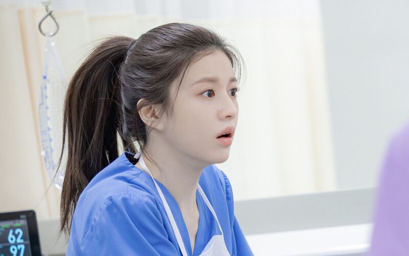 NewseriesHD's tweet photo. Resident Playbook (2025) เพลย์บุ๊คชุดกาวน์

เรื่องราวที่บอกเล่าถึงชีวิตของผู้คนในศูนย์การแพทย์ Jongno Yulje เรื่องราวเกี่ยวกับศาสตราจารย์ แพทย์ประจำบ้านสูตินรีเวช และมิตรภาพระหว่างผู้คนเหล่านี้ รวมถึงแพทย์ประจำบ้านสูตินรีเวชปีแรก Oh Yi-Young ( Ko Yoon-Jung )

#ResidentPlaybook https://t.co/gsRYLtu2NK