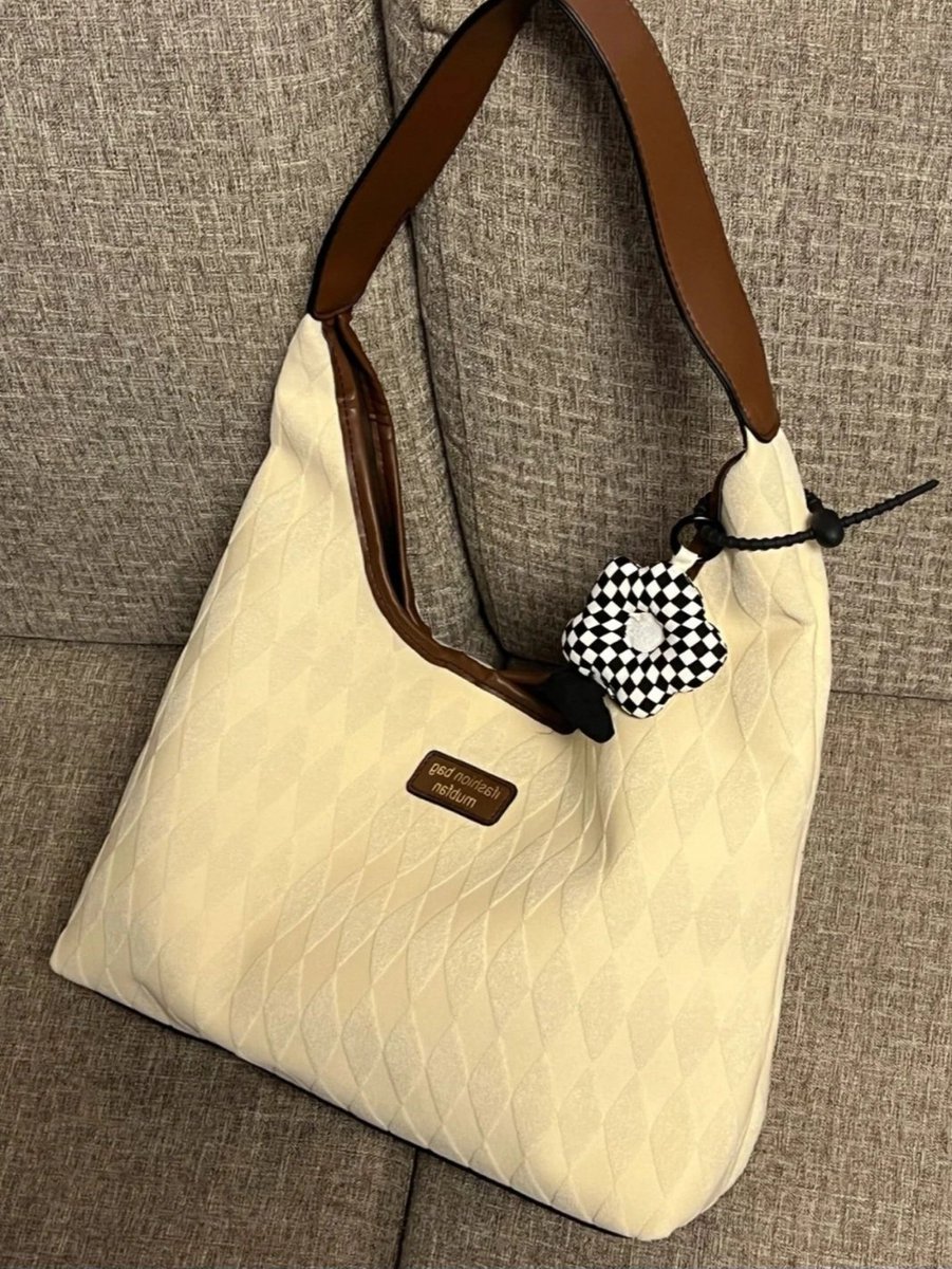 gieview's tweet photo. totebag lucu bisa buat kemana aja, under 100k 

a thread 👇 https://t.co/TwrnvsWlQt