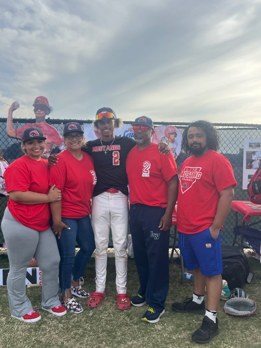BIGRITTSPOP's tweet photo. Senior Day for the kid. Time flies...I can't believe he's about to graduate and move on to play college ball.😪

@rhicarson https://t.co/GzZyxUWHwJ