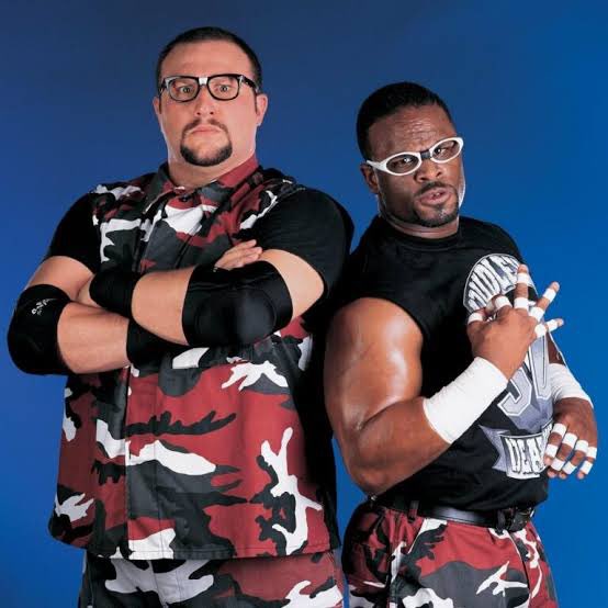 Hace 400 años era muy fanático de la “WWF” porque vivía en Cd juarez y se veía en los canales americanos.
Después ya no pude ver las luchas porque me mudé y solo si eras rico con cable las veías.
Estos eran mis favs en ese tiempo.Deja foto de tu luchador fav