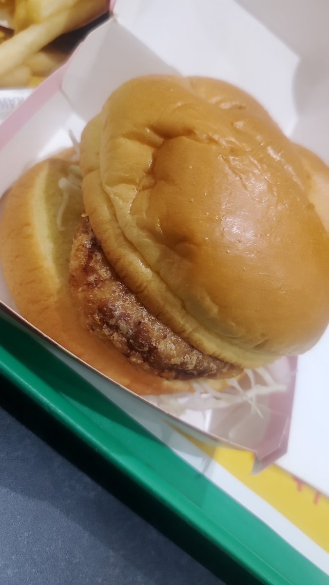 今年の初チキンタツタ🐥＋🔥＝🍗
うんまそー(*´﹃｀*)