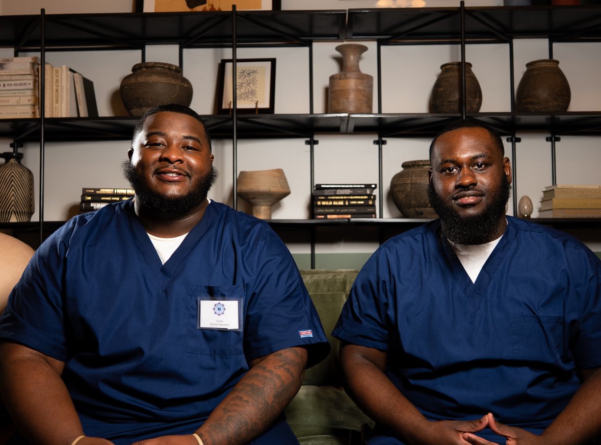 Dee39st's tweet photo. Today I graduated from dental school I wanted to give the trenches motivation because I’m from them😤 https://t.co/yw54pJwtSW