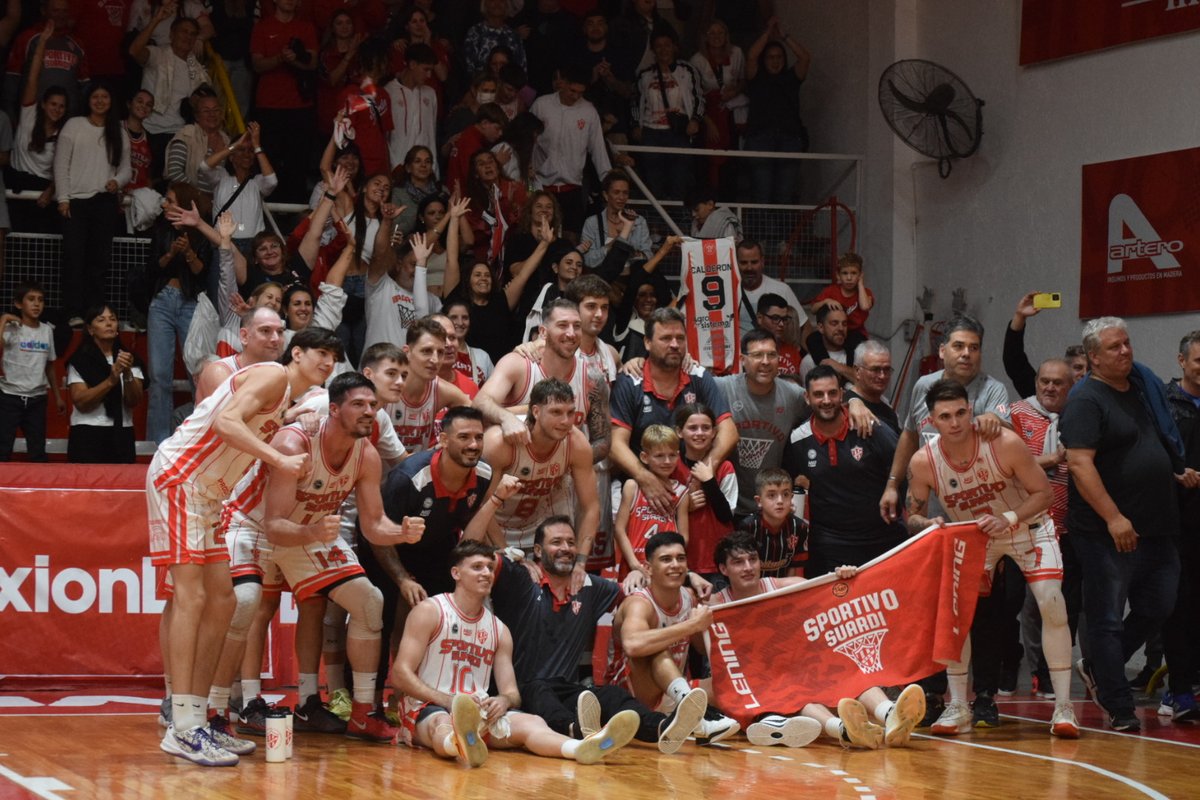🤩 ¡SPORTIVO SUARDI A LAS FINALES DE CONFERENCIA! Le ganó en un ajustado 82-80 a San Isidro y barrió la serie de semifinales por 3-0 dejando afuera al campeón del Apertura. 

🔜 Ahora, <a href="/CSSbasquet/">Sportivo Suardi 🏀</a> espera por Independiente o Amancay.

#PlayoffsLaLigaArgentina

📊 L. Mare (SI): 16