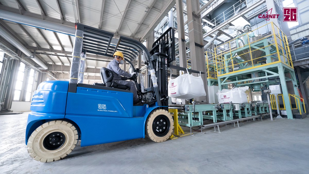OneGarnetGroup's tweet photo. In pursuit of reducing carbon emissions, enhancing the workplace environment, and minimizing long-term equipment maintenance costs, we have procured eight state-of-the-art electric forklifts as replacements for traditional internal combustion forklifts. https://t.co/YTNYLvsDVc