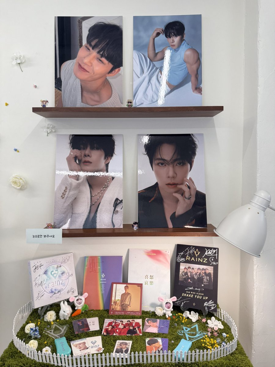 Wuyeoneee's tweet photo. 너무 예쁜 현민이들로 꽉 찬 숲같은 공간😍 꽃이 특히 현민이랑 너무 잘 어울려서 행복했고 기부라는 좋은 일에 함께 참여할 수 있어서 좋았어요🤍 햄민파 투표도 완료했습니다✌🏻🐹🤍

#상징적_현민데이
#봄과_같이_찾아온_현민이에게
#현민아_너는_강아지고양이토끼햄스터야 https://t.co/hQEzYh6kJ4