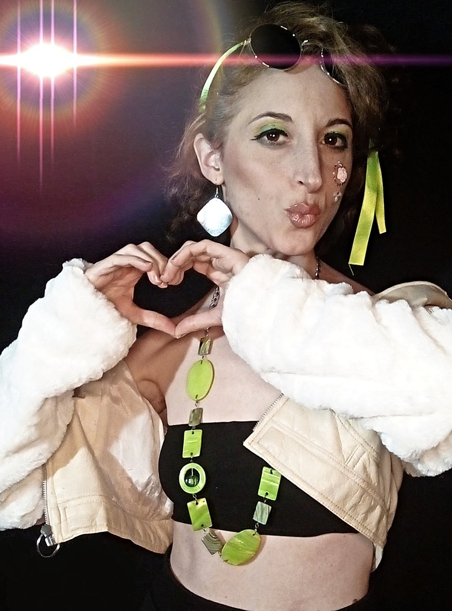 AWaitomo's tweet photo. Si hubiera ido a party de hoy... Algún día será...
Y sí, soy fan de la electrónica 💚
#ravegirl #technomusic #housemusiclovers #electronica #electronicmusıc #EDM #musicfan #rave #fiestaelectrónica #iloveedm #progressivehouse #djmusic #djsfan #hearthand #electro #eurodisco #party https://t.co/4GcTnSsxgN