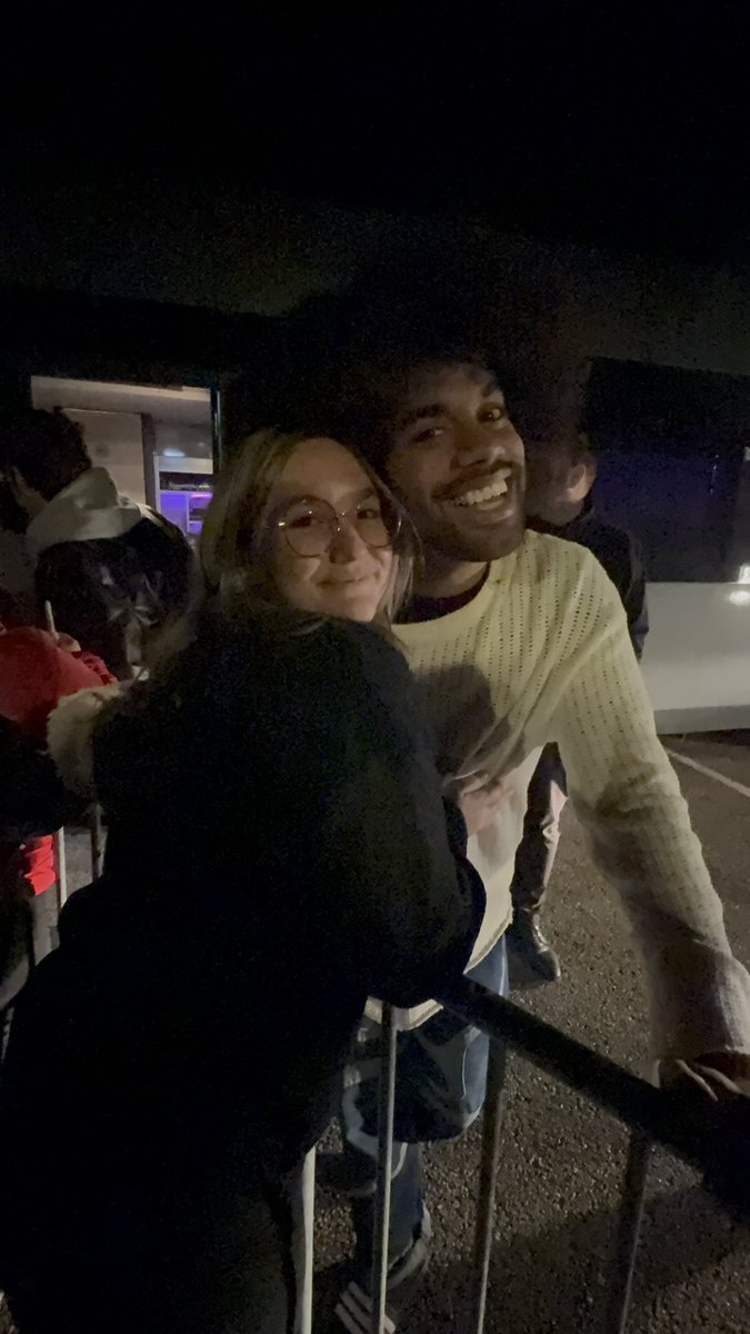 Carolaneblnt's tweet photo. Je voudrai faire ce post pour remercier ce monsieur, je n’ai jamais vu quelqu’un d’aussi doux et d’une telle gentillesse! @Gwendaloff merci pour tout et j’espère qu’on se reverra à Paris l’année prochaine 🫶🏻🥰 https://t.co/RAkp2XRRuO