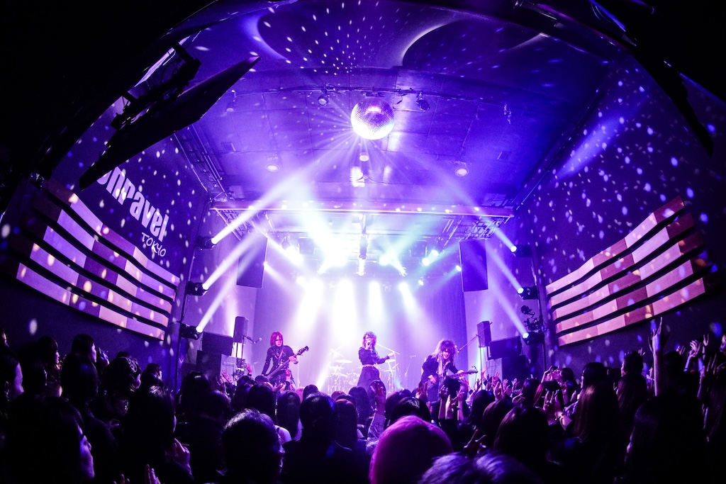 Vif_music's tweet photo. 🟦Live Report🟦
Ruizaの歴史に深く関わる面々が集結した奇跡の一夜。Distrayの26年ぶりのステージも実現。Ruiza主催イベント「BURNING SOUL vol.2」@ 六本木unravel TOKYOの模様をUP!ぜひチェックを!
▶️https://t.co/cRrxD3a8Yc
#Vif #RuizaBAND #HIZAKI #RENAME #ミスイ #Distray
@RuizaD1
@artcube_z
@D_Tsunehito
@MIKAGE_6th
@HIZAKIofficial
@RNM_0FFICIAL
@misui_official