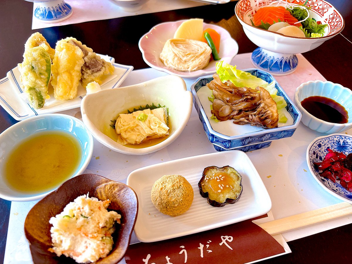 yoidore_takumin's tweet photo. お昼ご飯。
湯葉づくしやぁ！ https://t.co/bsgHjximlv