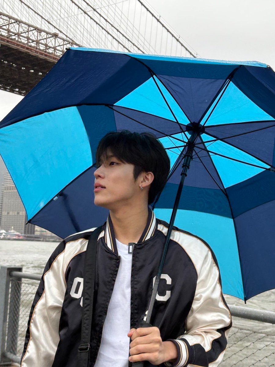happybeeeeen's tweet photo. jeongwoo’s back is so wide https://t.co/GONRZ8h7te