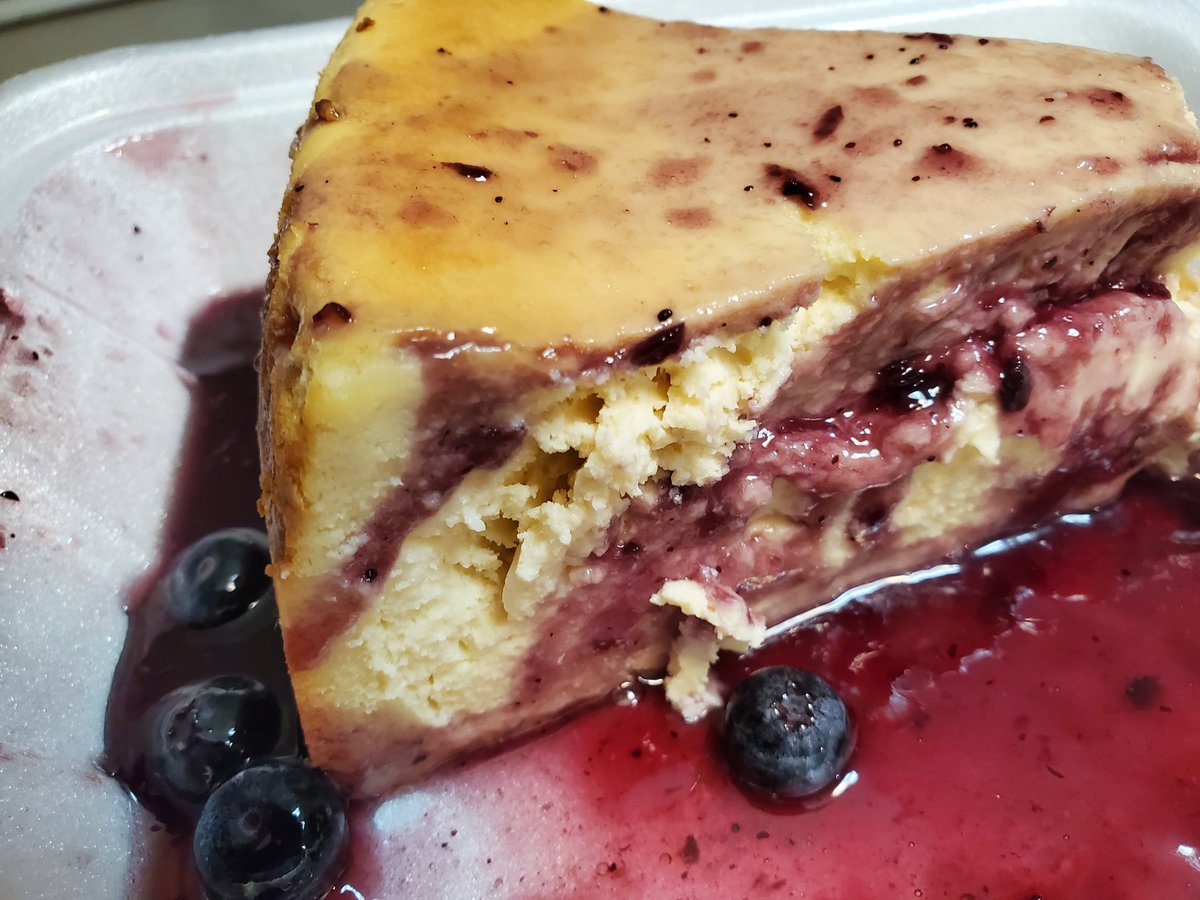 CryptoKerry6's tweet image. Blueberry cheesecake goes great with #MSTY dividends.  Do you agree?