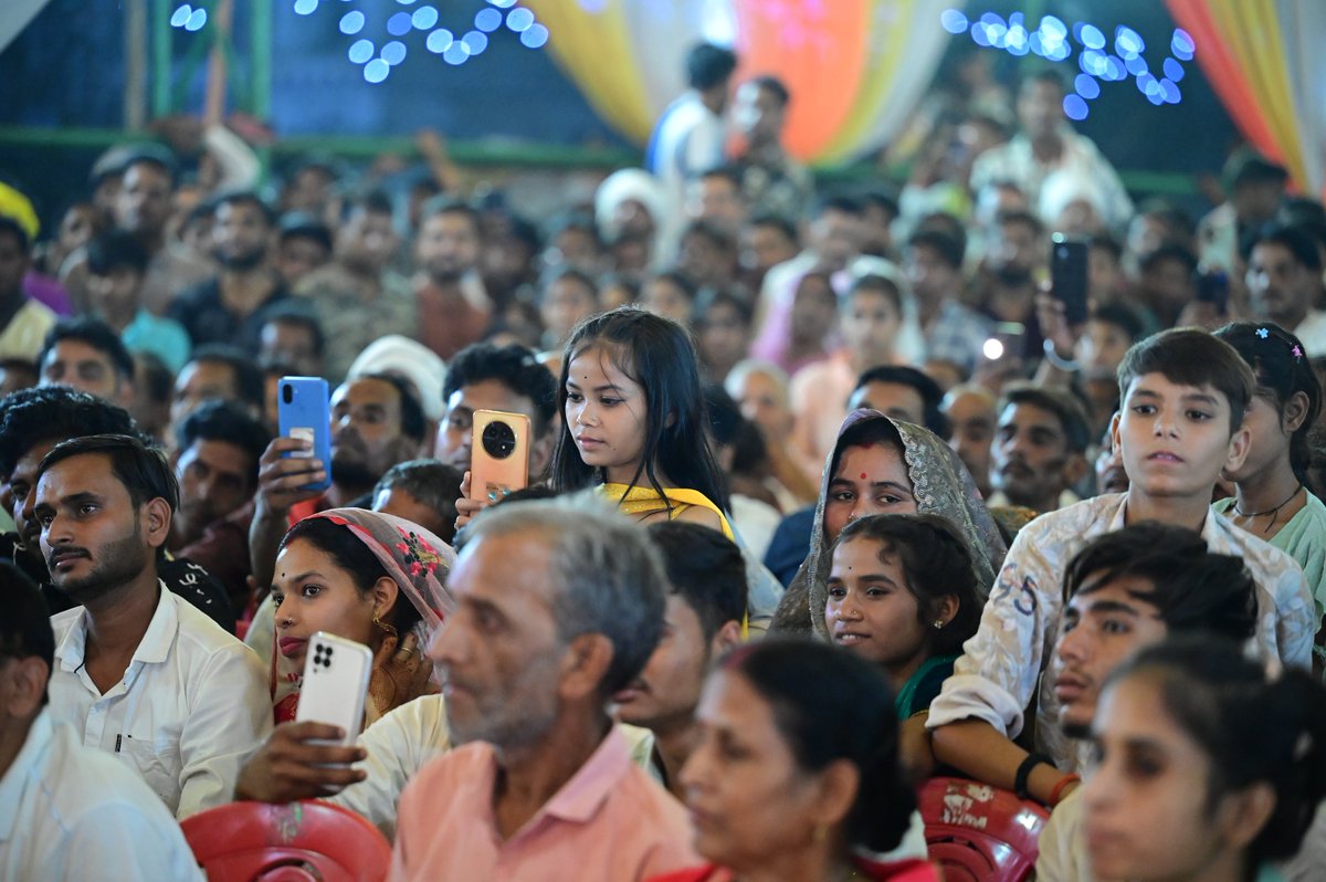 pandokhar_dham's tweet photo. श्री पण्डोखर सरकार धाम के 29वें वार्षिक महोत्सव में भोजपुरी अभिनेत्री अक्षरा सिंह, बॉलीवुड अभिनेता बिन्दु दारा सिंह एवं अभिनेता अरुण बख्शी ने प्रस्तुति दी।
#aksharasingh #bindudarasingh #ArunBakshi #pandokhardhammahotsav2025 #ShriRamMahaYagya https://t.co/P9sheKDhSo