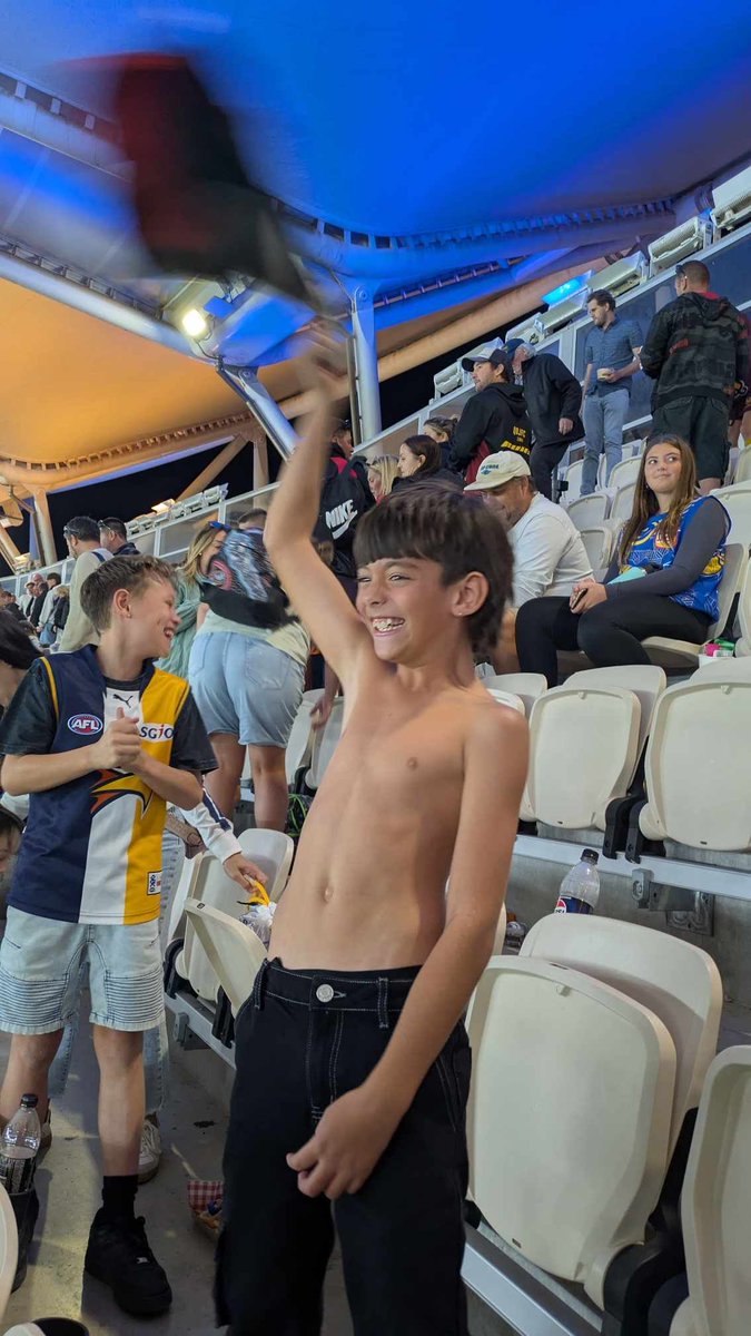 tromper99's tweet photo. When your 9 year old doesn't have a scarf to wave so he improvises. Not easy being an @essendonfc supporter in Perth take the wins when we can get them. #GoBombers https://t.co/R48tP36UJp