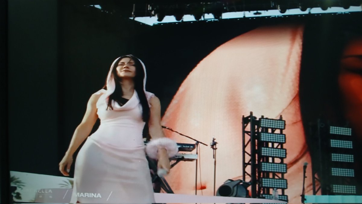 aldohernanbeat's tweet photo. Belleza, desplante y talento indie pop de #Marina en el Main stage de Coachella 2025 https://t.co/3V3IjeLhKZ