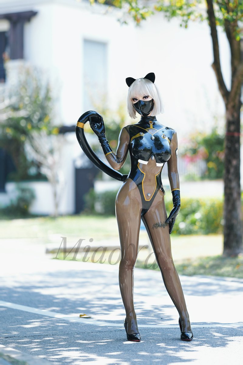 户外躲猫猫~

📸<a href="/emxxNaomi/">Naomi EMO</a> 
#latex #latexfashion #rubber #latexcatsuit