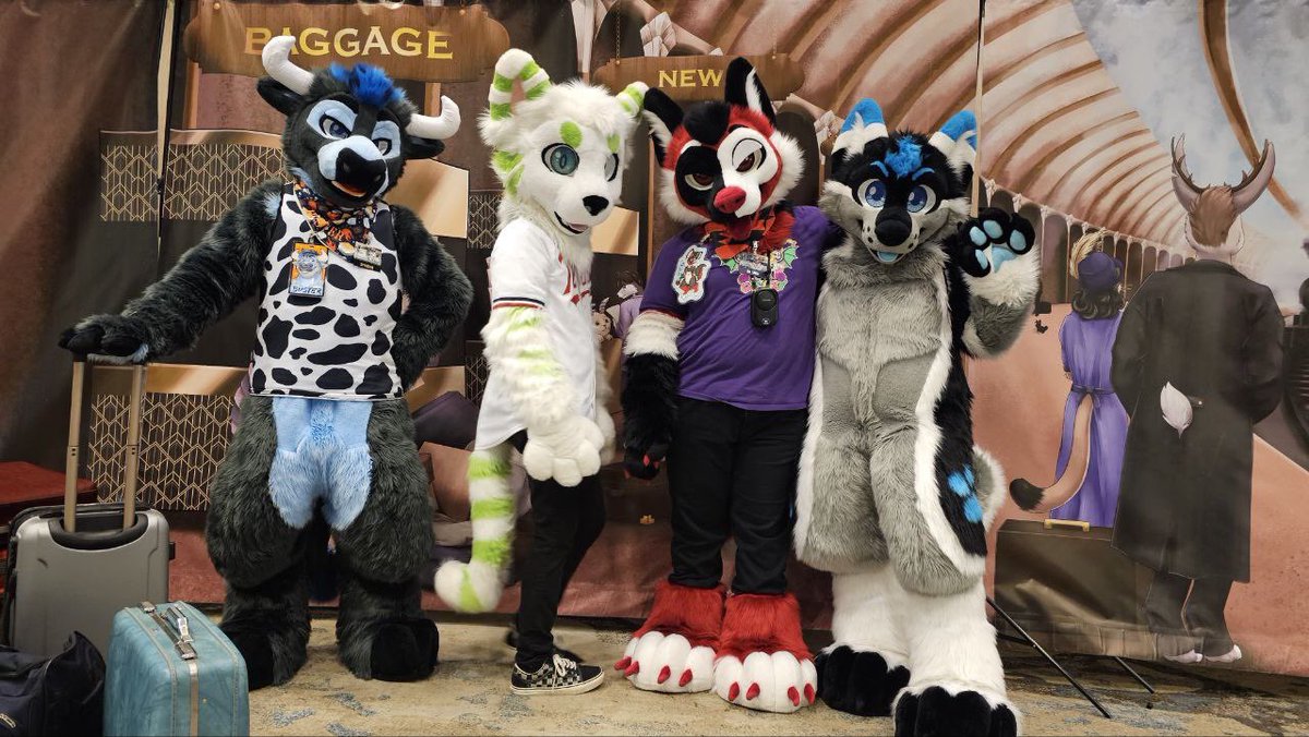 Happy Fursuit Friday from me and my awesome siblings! 💙☺️ #FursuitFriday