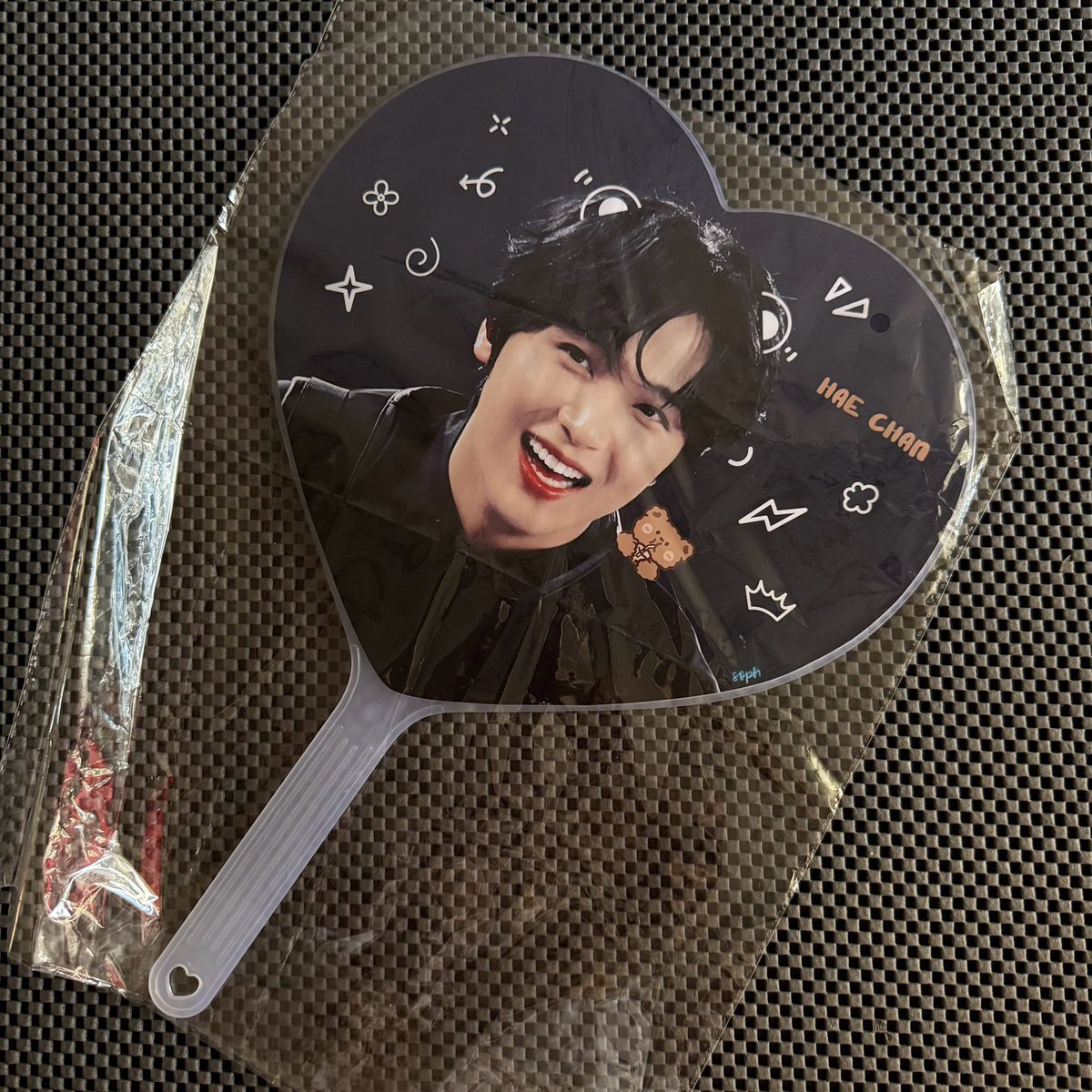 beinluvs's tweet photo. wts lfb nct 127 ph

haechan heart uchiwa cheering kit (by @/satellite_66)
bought during taipei d2 (for almost ₱900’
₱600 dop / ₱500 payo

💳 gcash, bdo, bpi
📦 sdd/meetups only (📍españa/taft)

dm me if interested 🫶🏼 https://t.co/DfxQC7EHV4