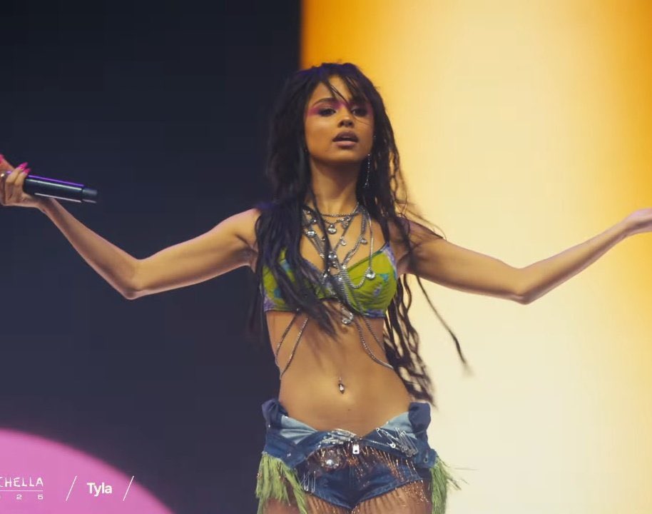 Tyla stuns at #Coachella.