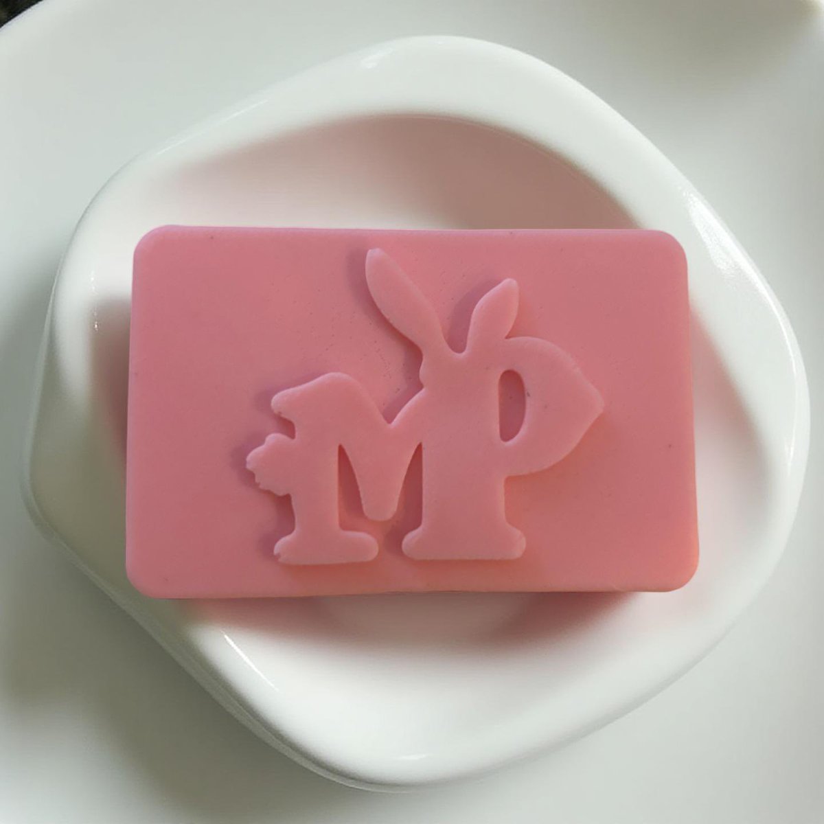 Introducing our newest scent: Mojito Muse. Inspired by summer nights, this 100% castile soap blends notes of pomegranate and mint mojito for a crisp, refreshing cleanse.

Available now mannaplus.store/products/manna…