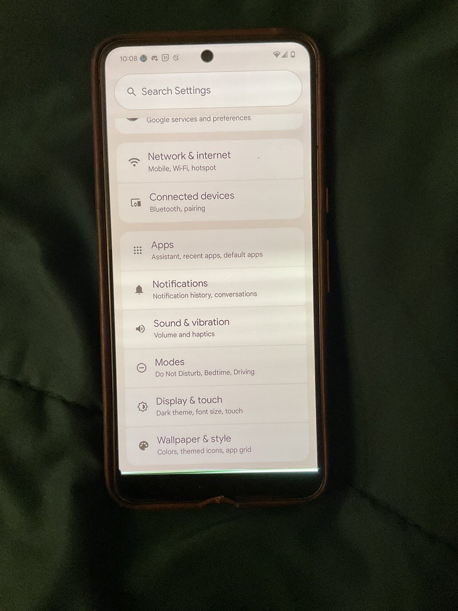 omasand87's tweet photo. Hey @madebygoogle, I placed my Pixel 8 Pro on the Pixel Stand &amp; later I found photo frame looking strange. There’s a black portion, a sharp white line, &amp; the screen is flickering. I see there is a recall for Pixel 8, but my Pro has the same issue. Can you please look into this? https://t.co/FvBSZ7BgF9
