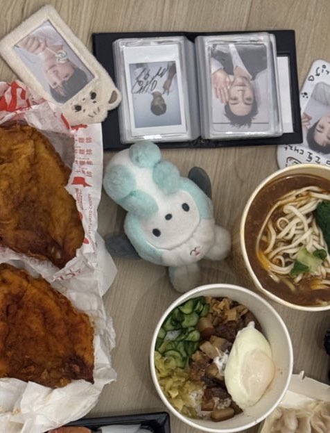 오랜만에해외여행에신나서
포토카드북챙겨와서
열심히올프예절샷맞춰찌것움.. 💕