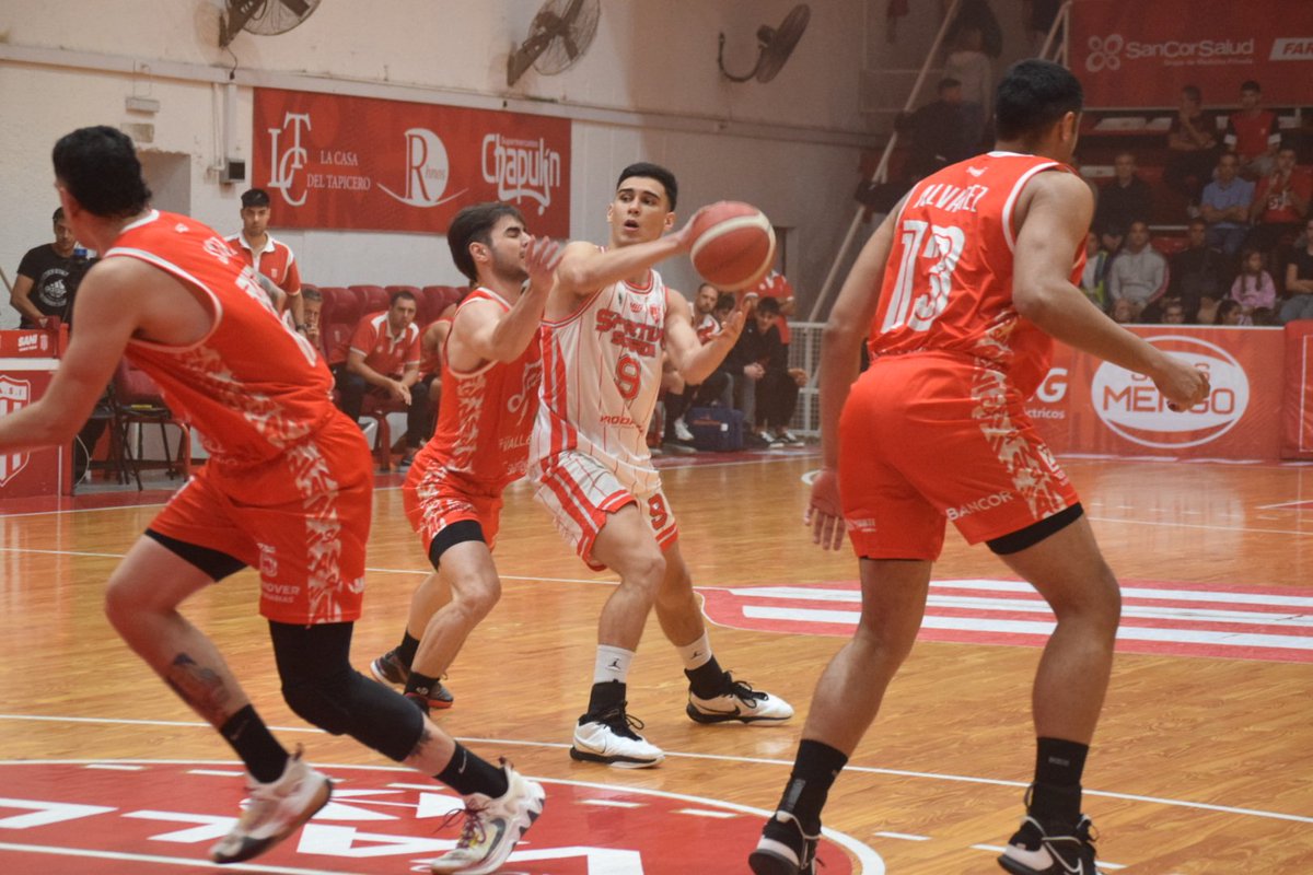 🔴⚪ | 𝐒𝐔𝐀𝐑𝐃𝐈 𝐏𝐀𝐒𝐎 𝐋𝐀 𝐄𝐒𝐂𝐎𝐁𝐀

🏆 | <a href="/LigaARGbasquet/">La Liga Argentina</a>
➡️ Semis Norte

✖️ <a href="/club_sanisidro/">San Isidro</a> (0) 80-82 (3) <a href="/CSSbasquet/">Sportivo Suardi 🏀</a> ✔️

Suardi eliminó al último campeón y es Finalista del Norte. Martínez (26) y <a href="/GastonFino5/">L I L A</a> (15) lideraron a la visita.

📸 <a href="/club_sanisidro/">San Isidro</a>