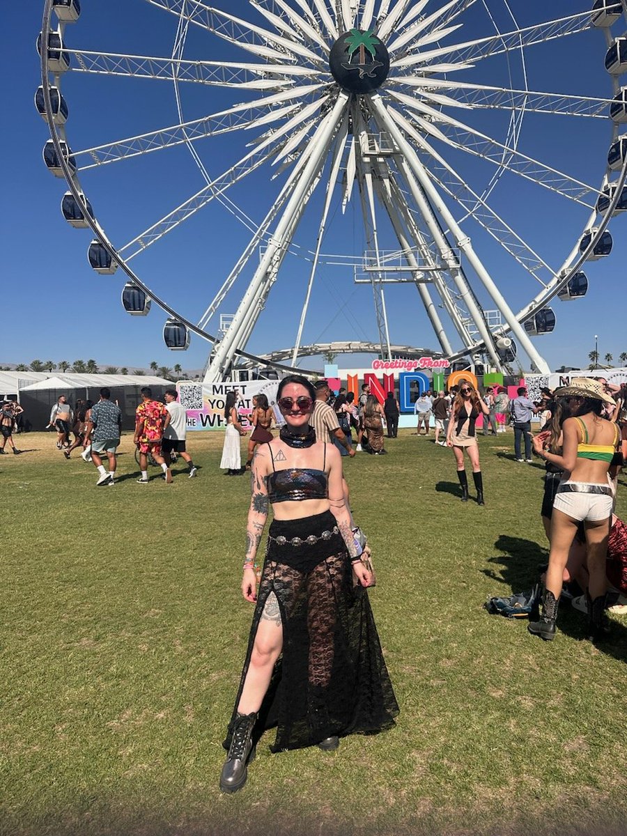 T_isforTinaa's tweet photo. More #Coachella25 photos from last weekend 😍 https://t.co/ABAEDBT8CI