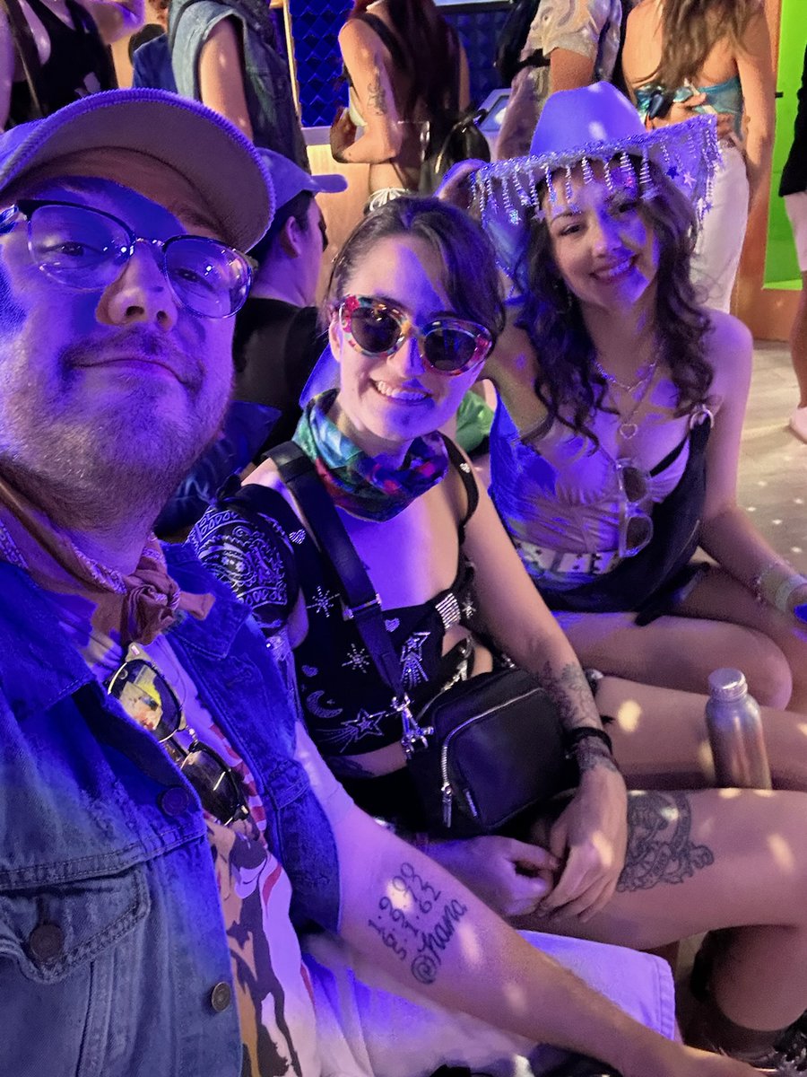 T_isforTinaa's tweet photo. More #Coachella25 photos from last weekend 😍 https://t.co/ABAEDBT8CI