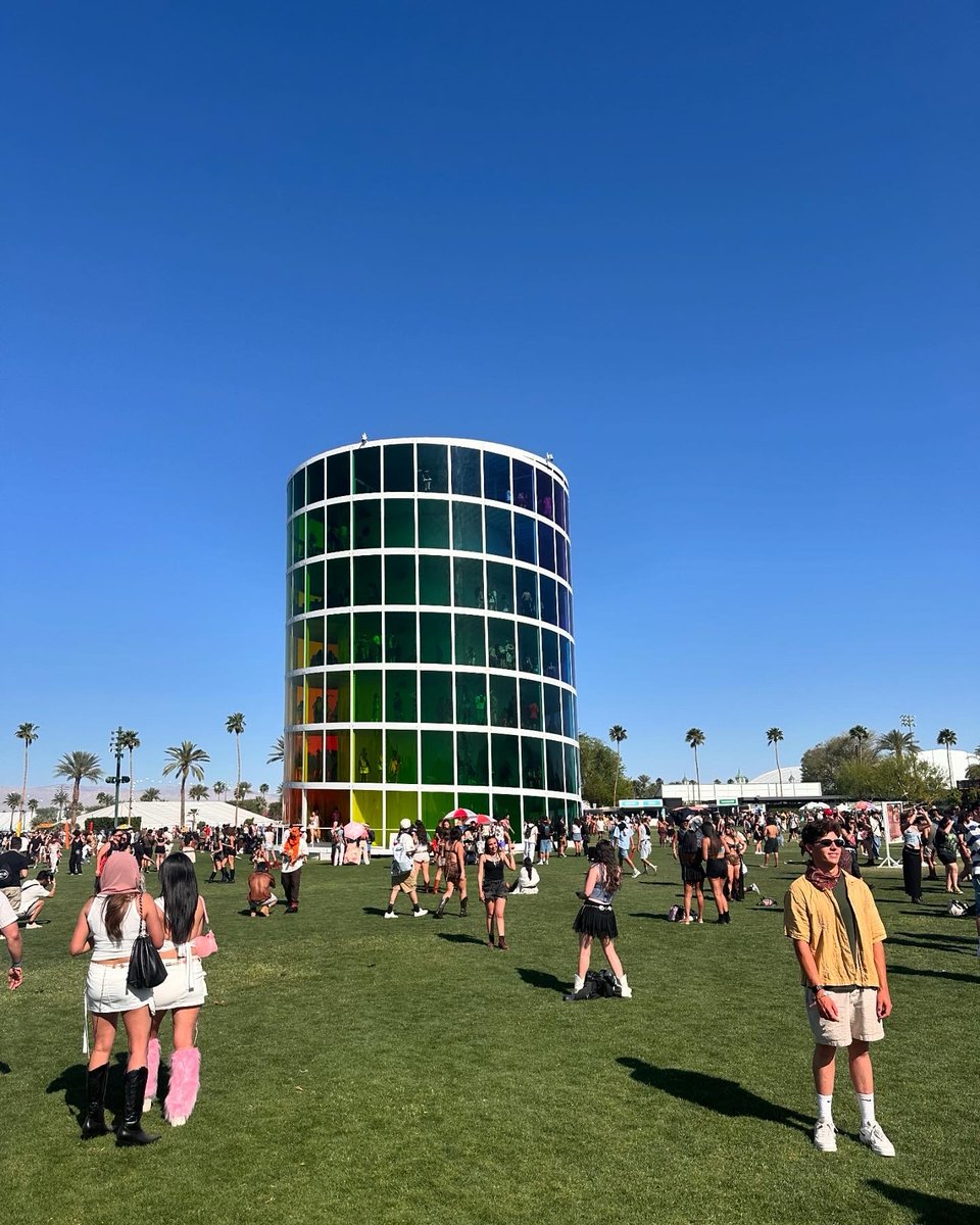 T_isforTinaa's tweet photo. More #Coachella25 photos from last weekend 😍 https://t.co/ABAEDBT8CI