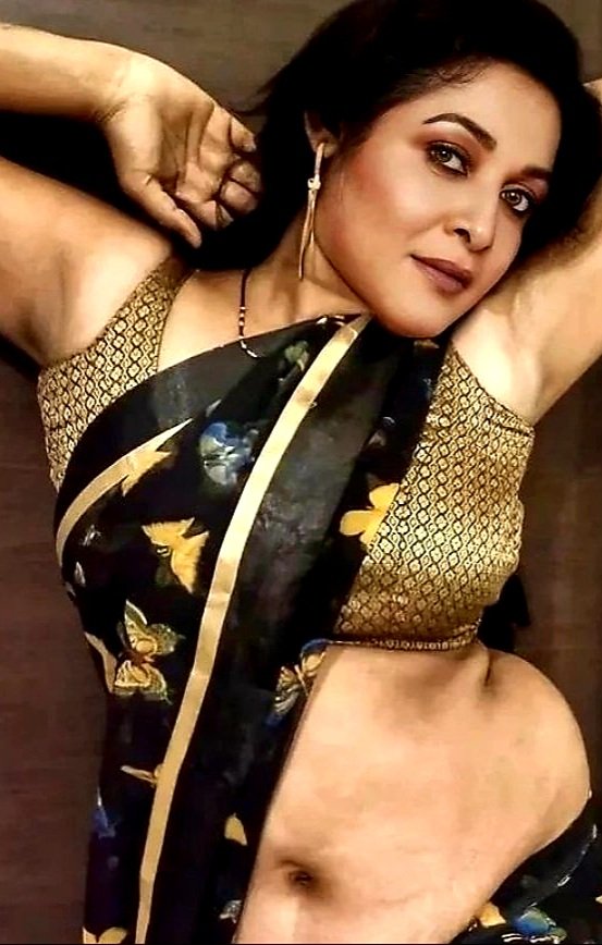 SoundaryaK2290's tweet photo. சேலை கட்டினால் இடுப்பு மட்டும் தனியா திமிறி வெளிய தெரியுற மாதிரி கட்டும் பெண்களுக்கு தனி ரசிகன் ஆகலாம் 🙈💋🥵
#housewives #tamilhousewife #ramyakrishnan #ramyakrishnanhot #tamilcuckold #tamilactresshot #auntynavel #LustAtFirstSight #ActressHotEdits #tamilhotmemes #trishamaami https://t.co/rA0FeBYH4B