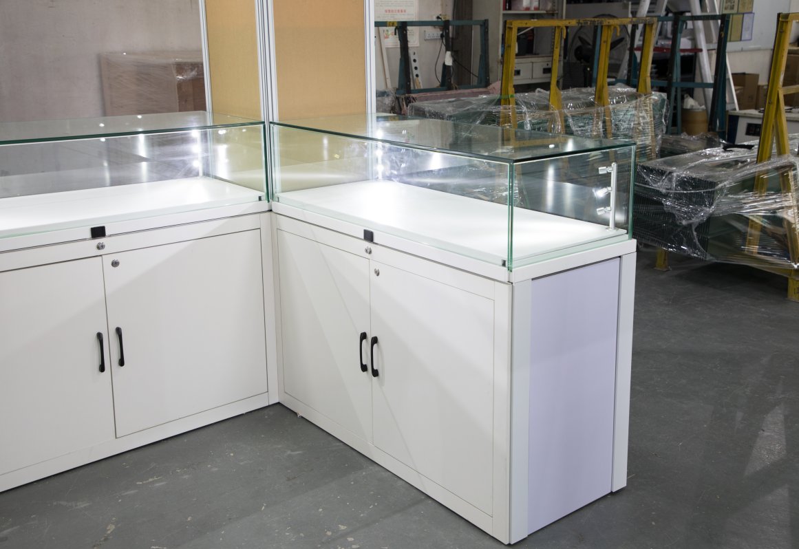 Counter with glass and lock #Display