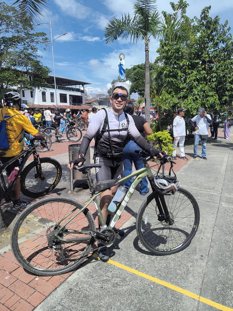 luisfsanchezm's tweet photo. Mojado, cansado, algo solitario pero llegué a la meta. Aprendiendo a que hay momentos en que lo puedo todo. https://t.co/K1gOAtGckg