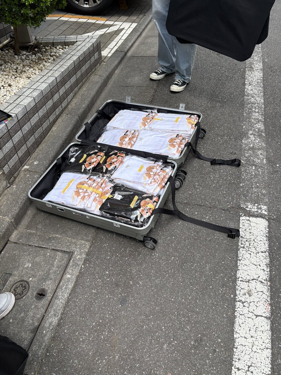 Hikaribirth0417's tweet photo. 本日こちら箱横の道で配布させていただきます。
ご購入いただいた方はお声がけください。 https://t.co/laDeCl5ftZ