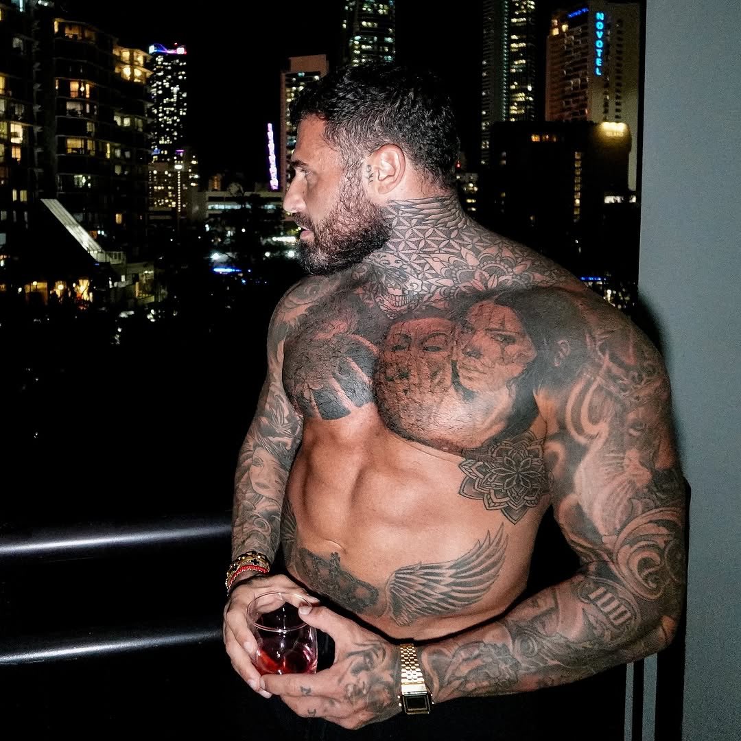 officialMriconi's tweet photo. New Night New Opportunity 😏 https://t.co/4VgA5329bK