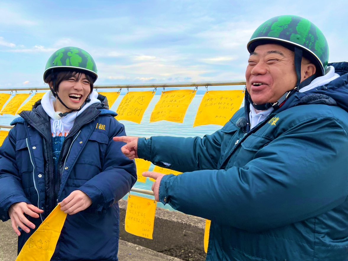 tvtokyo_degawa's tweet photo. 本日もまだまだ撮影は続いてますがッ🍉✨✨

今夜の放送は初登場ゲストライダーさんＳＰです🌈💫

板垣李光人さん＆相武紗季さん🌟
見どころだらけの長崎横断の旅🛵🛵💨

みんなでニコニコ笑顔の2日間☀️
よろしければ、そちらもぜひぜひお願いします〜🏝️ https://t.co/dlDcwxtkss