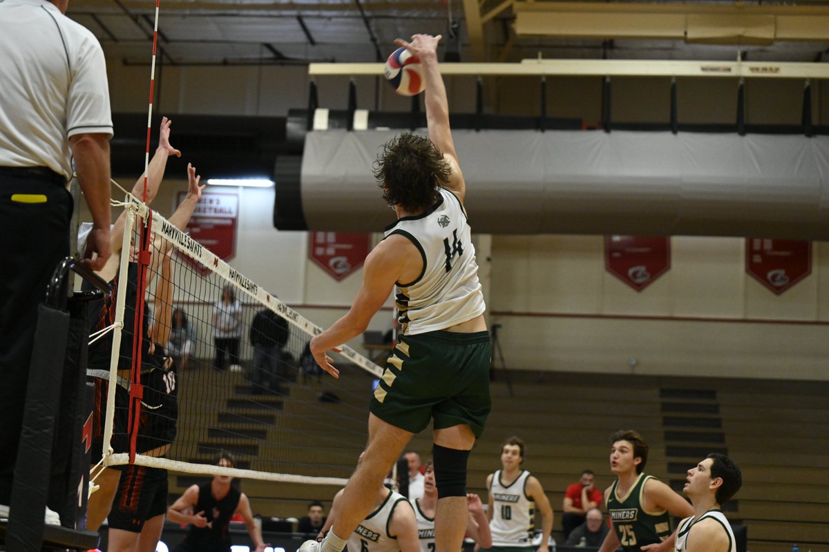 Set 4:
Missouri S&amp;T - 25
Tusculum - 22

Tiebreaker set next!

#minerpride