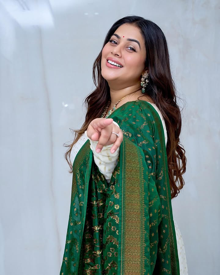 actressmeena26's tweet photo. 🎯 #PoornaThread

#Poorna https://t.co/76XOXX1NPj