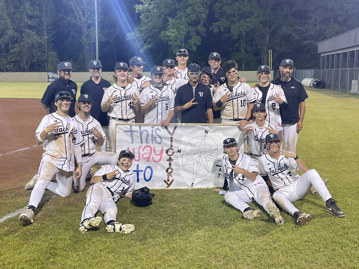traley34's tweet photo. I want everyone to know that all this gear was put on @timothy812 by his players during my postgame interview with him.

These kids man, they love their coach.

I was also involved… @ethanmcelrath has that photo coming soon😂 https://t.co/qDSSethCIR