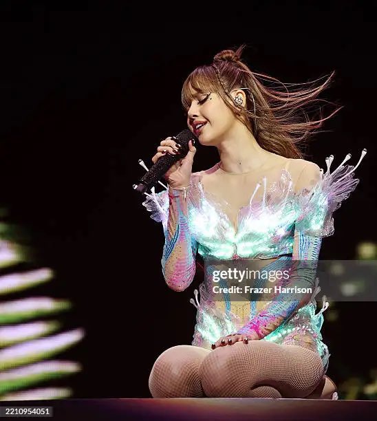 Doralovelisa's tweet photo. THANK YOU FRAZER HARRISON 📸

ROCKSTAR LISA COACHELLA 
#LISACHELLA #Coachella2025 https://t.co/pFNfCn4FdV