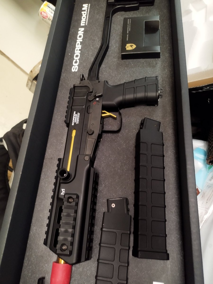 Kt6N3KK3dJVHpCs's tweet photo. 銃というものを触ったことない自分に使わないからあげるよと言われ、もらったのは良いものの、電池の入れ方から充電の仕方も全く知らない… #電動ガン #サバゲー #東京マルイ #scopion #modM #使い方知らねえ https://t.co/1ckYgZPKX8