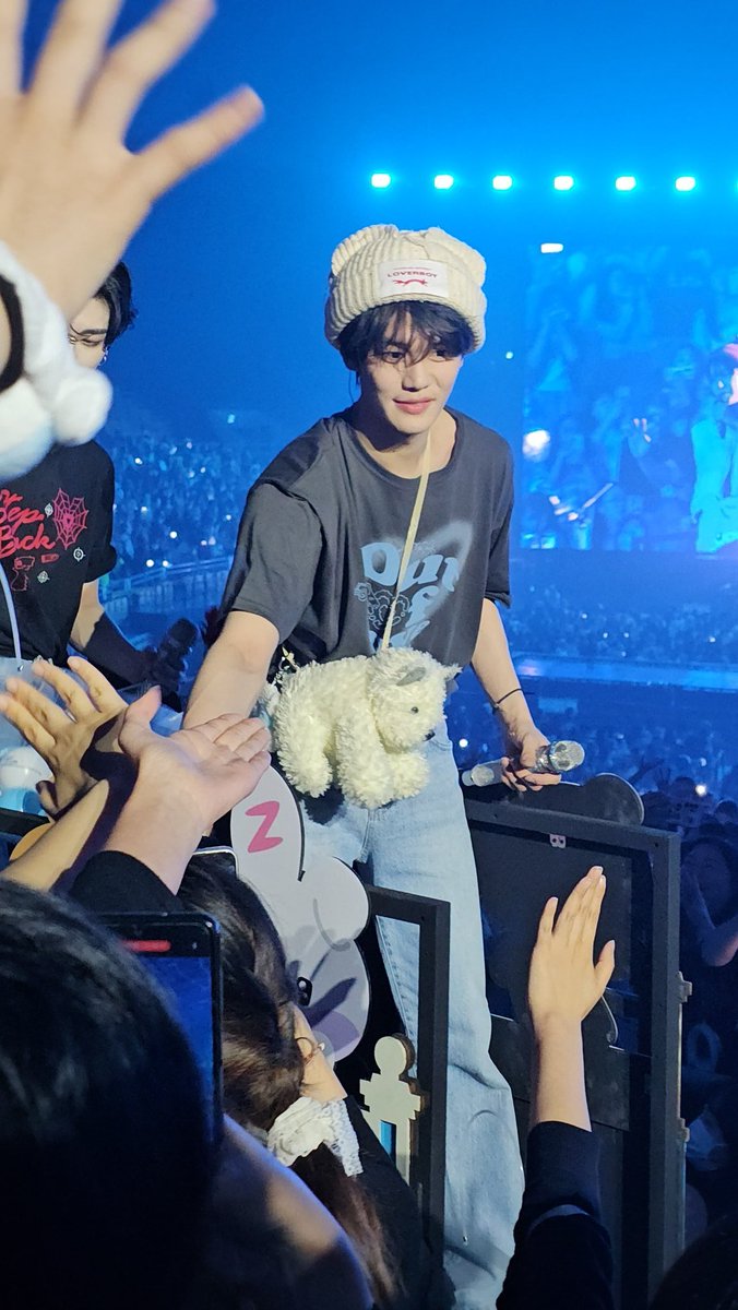 UJ_42_'s tweet photo. 어제 정신이 너무 없어서 이제서야 올리는 사진...🩷 https://t.co/FsDucmoAqQ