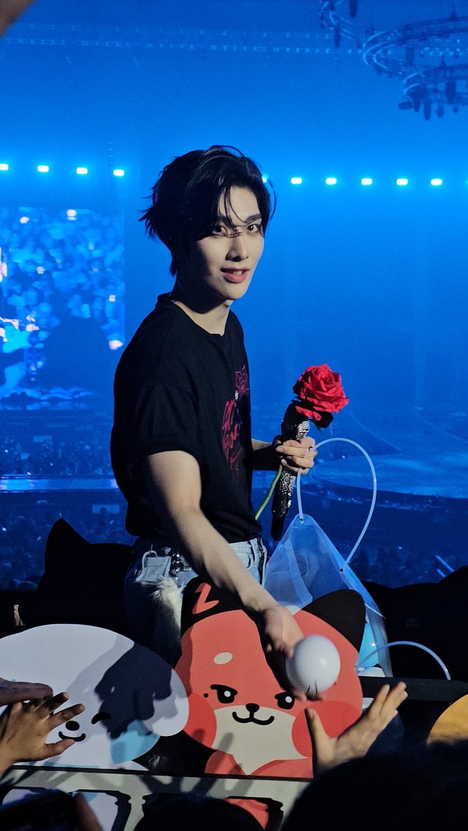 UJ_42_'s tweet photo. 어제 정신이 너무 없어서 이제서야 올리는 사진...🩷 https://t.co/FsDucmoAqQ