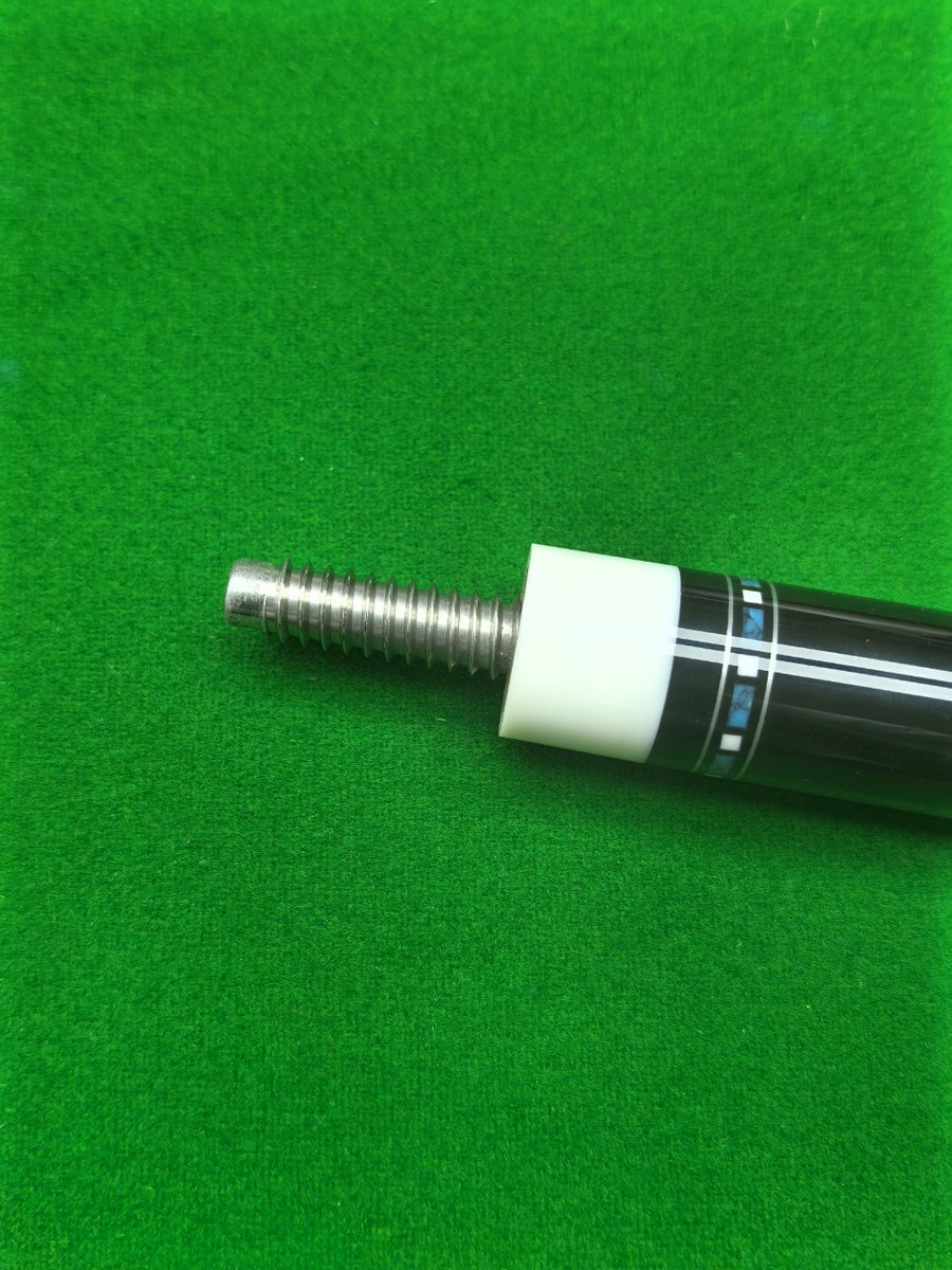 KonllenJ86968's tweet image. ターコイズとアバロンのインレイ。このキューを引き抜くと、まるで星の光の刃を引いたような感覚！一瞬でノックアウトされるほどのビジュアルで、まさに年間最優秀キューと言えるでしょう！
#Konllen