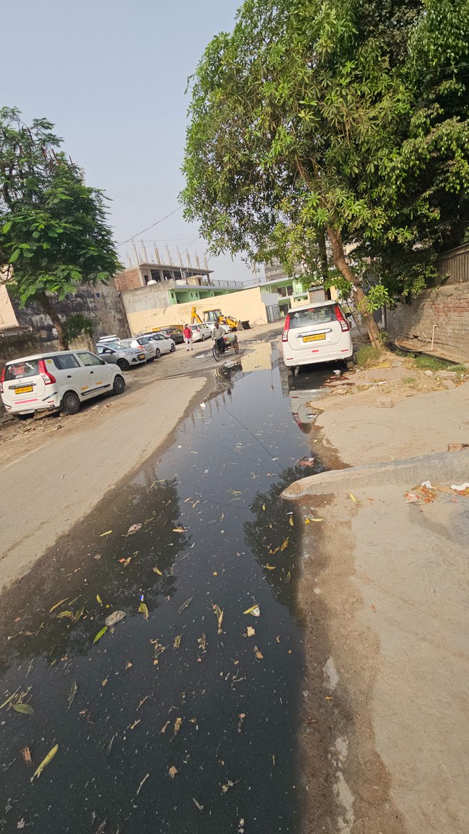 NumberSequence's tweet image. Sewage overflow outside F-55 to F-58  in Sector 51. This happens repeatedly in this area. Please provide a permanent solution. @noida_authority @CeoNoida